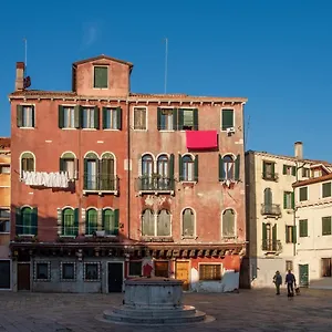 The Arch Historic , Venice Italy